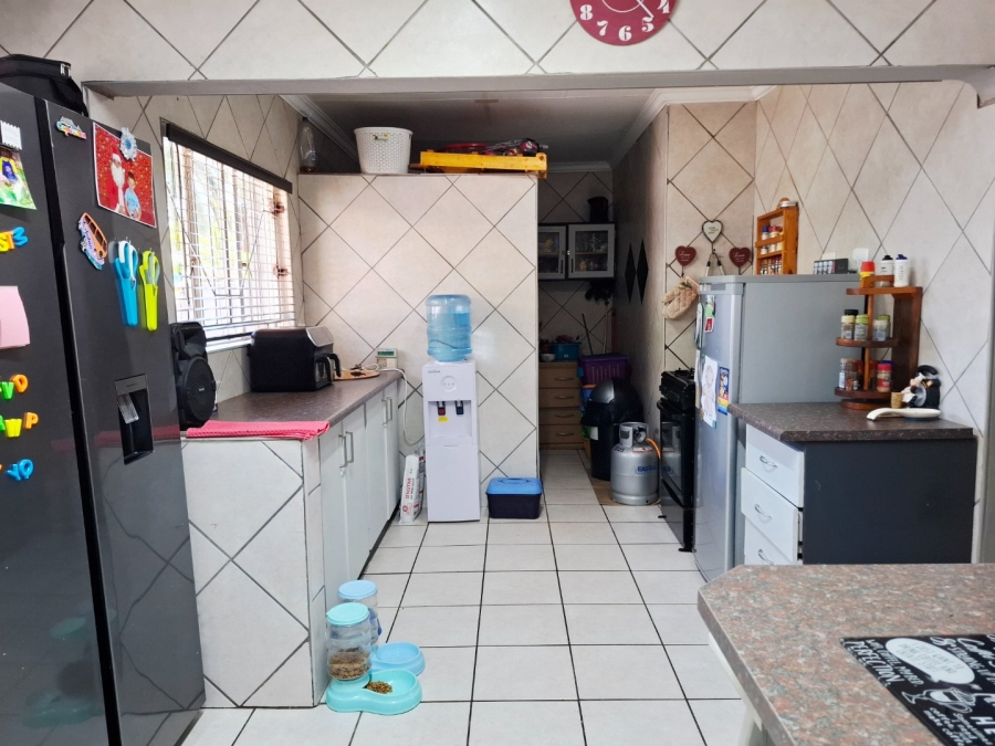 4 Bedroom Property for Sale in Pellissier Free State